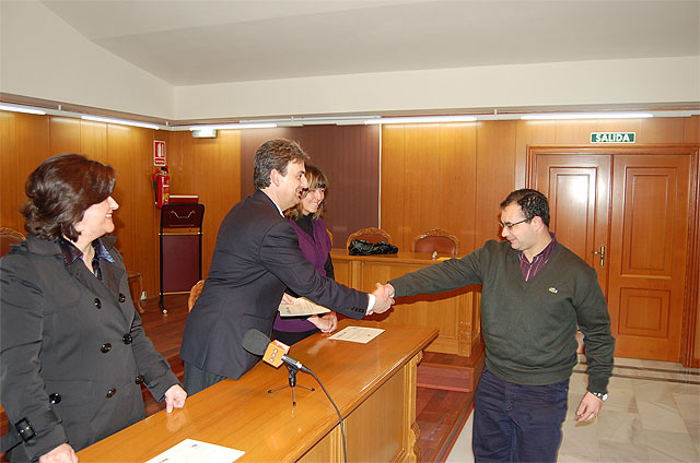 Entrega de diplomas a los integrantes del Taller de Empleo - 1, Foto 1