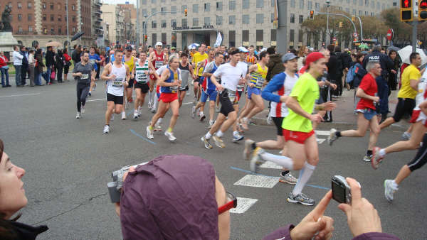 Todos los miembros del Club Atletismo Totana finalizan la maratn de Barcelona por debajo de las 4 horas - 42