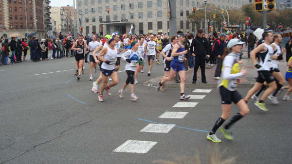 Todos los miembros del Club Atletismo Totana finalizan la maratn de Barcelona por debajo de las 4 horas - 44