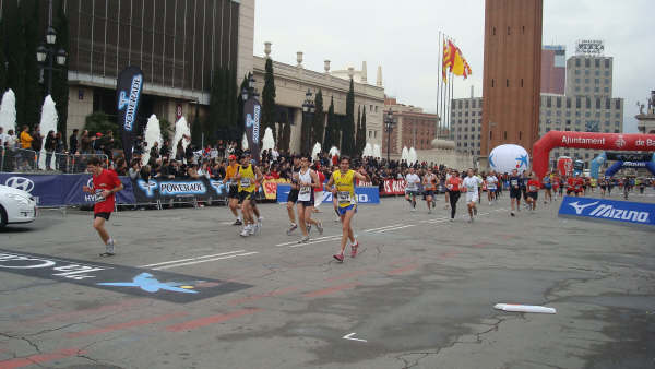 Todos los miembros del Club Atletismo Totana finalizan la maratn de Barcelona por debajo de las 4 horas - 51