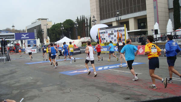 Todos los miembros del Club Atletismo Totana finalizan la maratn de Barcelona por debajo de las 4 horas - 53