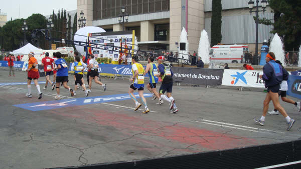 Todos los miembros del Club Atletismo Totana finalizan la maratn de Barcelona por debajo de las 4 horas - 54