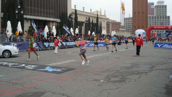 Todos los miembros del Club Atletismo Totana finalizan la maratn de Barcelona por debajo de las 4 horas - 56