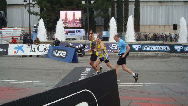 Todos los miembros del Club Atletismo Totana finalizan la maratn de Barcelona por debajo de las 4 horas - 57