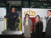 La Comunidad renueva el convenio con Famdif para el transporte de 3.600 discapacitados fsicos de la Regin