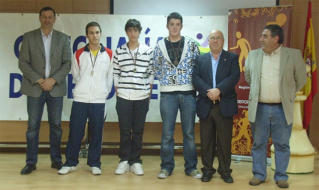 El totanero Raúl Vera Cano, del colegio “La Milagrosa”, consigue el título de campeón regional en la Final Escolar de Ajedrez, Foto 1