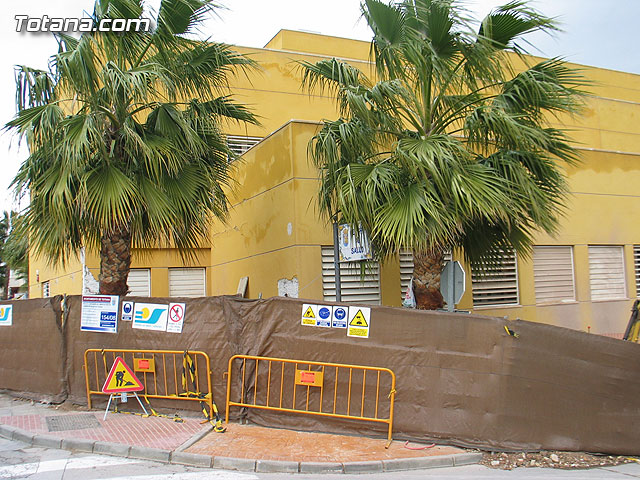 Las obras de remodelación del Centro de Salud, que terminarán en dos meses, solucionarán los problemas de humedad y los desperfectos de la fachada, Foto 1