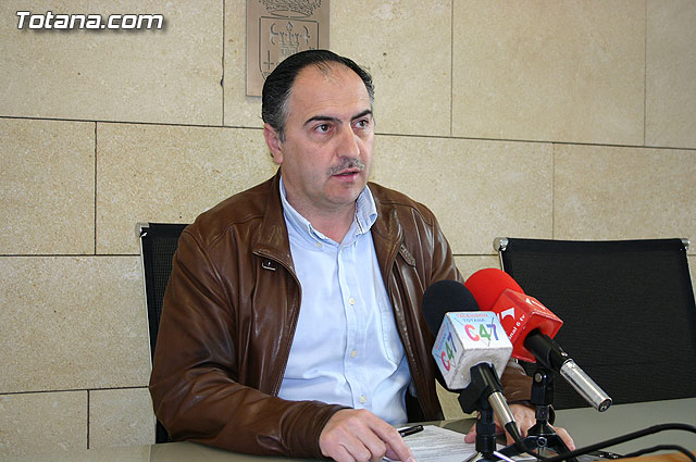 El PP pregunta a Otálora por qué no aprovecha las reuniones a hurtadillas con el representante de Zapatero en la región para solucionar los verdaderos problemas de los totaneros, Foto 1