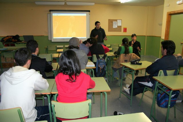 El scouter del CB Murcia visita el IES Juan Carlos I - 2, Foto 2