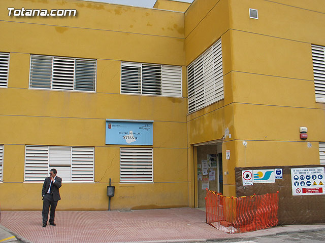 Las obras de remodelacin del Centro de Salud, que terminarn en dos meses, solucionarn los problemas de humedad y los desperfectos de la fachada - 1