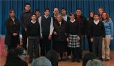 Mª Paz Carazo y Alberto Mouliaa recogen sus premios como ganadores en la 1ª Edicin del Certamen de narracin para Educacin Secundaria “Premio ngeles Pascual”