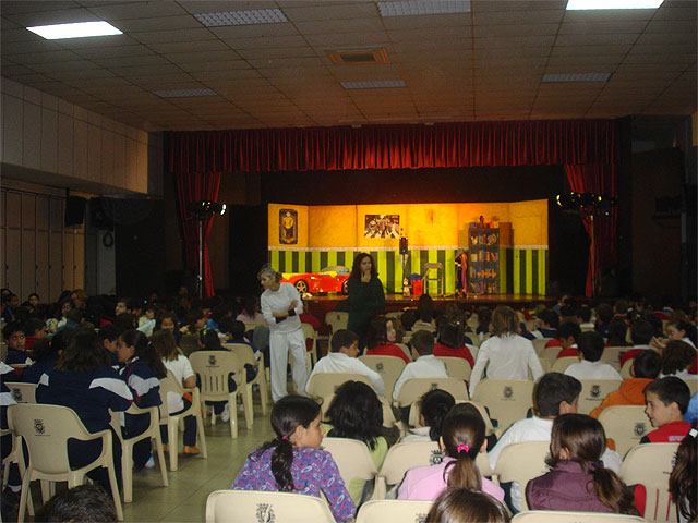 Más de 600 alumnos de Primaria mejoran su educación vial a través del teatro - 2, Foto 2