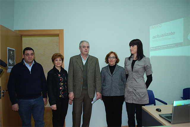 El alcalde de Abarán asiste al seminario Desayuno Empresarial celebrado en el Centro Cultural - 1, Foto 1