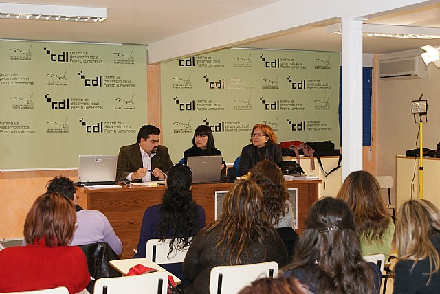 Más de una veintena de mujeres empresarias asisten a la presentación del programa Coaching Tecnológico en Puerto Lumbreras - 1, Foto 1
