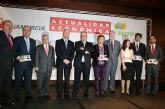 Valcrcel entrega los premios al xito Empresarial en la Regin de la revista ‘Actualidad Econmica’
