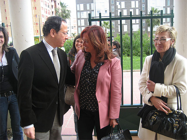 El Alcalde visita el centro municipal de Juan Carlos I, pionero en España en la conciliación de la vida familiar y laboral - 1, Foto 1