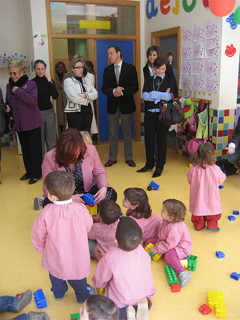 El Alcalde visita el centro municipal de Juan Carlos I, pionero en España en la conciliación de la vida familiar y laboral - 2, Foto 2