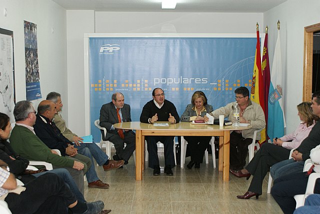Pedro Antonio Sánchez se reúne con el nuevo Comité Ejecutivo del PP de Los Alcázares - 1, Foto 1