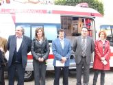 El Alcalde y la Concejal de ONG´s participan en la entrega a Cruz Roja de su nueva ambulancia