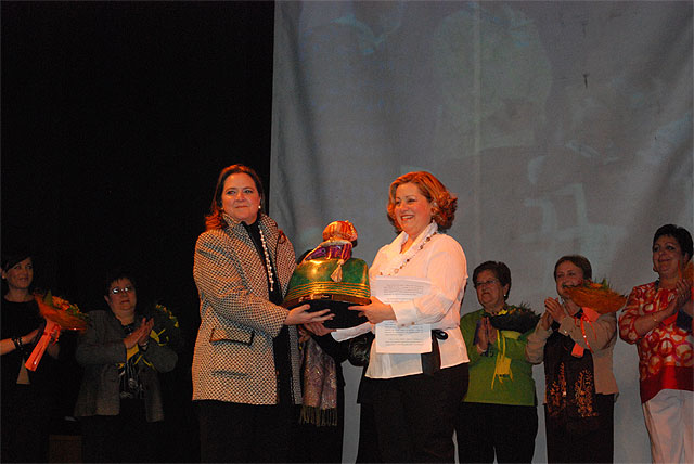 La Concejalía de la Mujer hace entrega del Premio 8 de marzo al Grupo Mucho por Vivir - 2, Foto 2