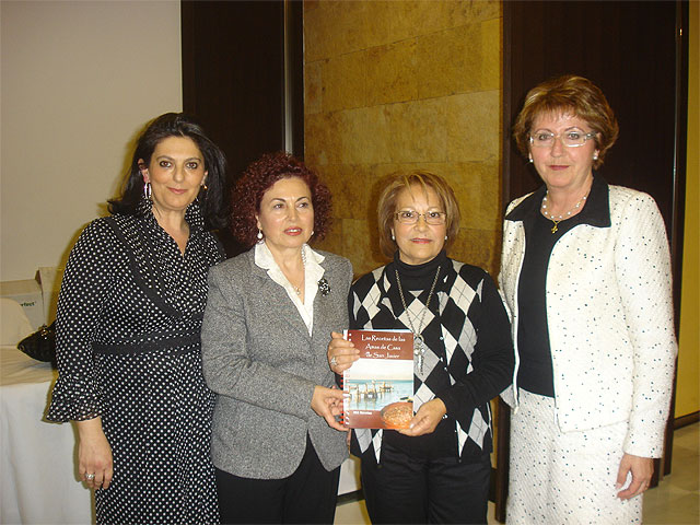 La Asociación de Amas de Casa presenta el libro “Las recetas de las amas de casa de San Javier”, escrito por una de sus asociadas, Ana Florinda Barreiro - 1, Foto 1