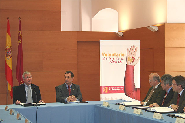 Valcárcel anima a los murcianos a “implicarse y participar” en los actos conmemorativos del Año del Voluntariado en la Región - 1, Foto 1