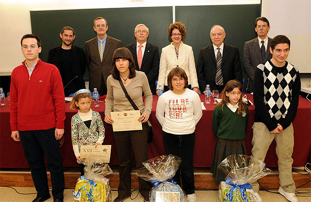 Los ganadores de los concursos de la Semana de Biología de la Universidad de Murcia recibieron los premios - 1, Foto 1