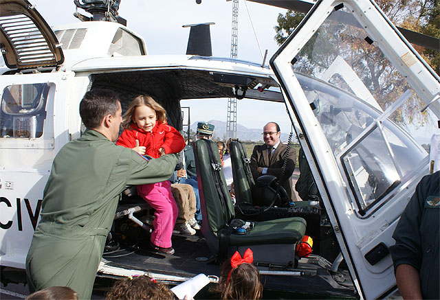 Exhibición de la Guardia Civil en el Colegio Purísima Concepción de Puerto Lumbreras - 2, Foto 2