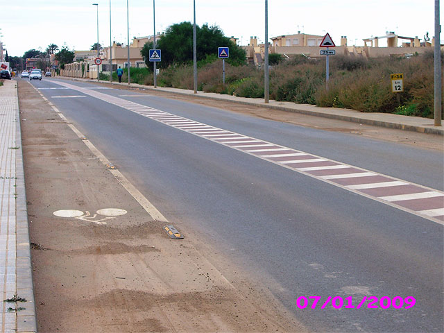 Obras Públicas aumenta la seguridad de los peatones en la travesía de Los Urrutias con la instalación de reductores de velocidad - 2, Foto 2