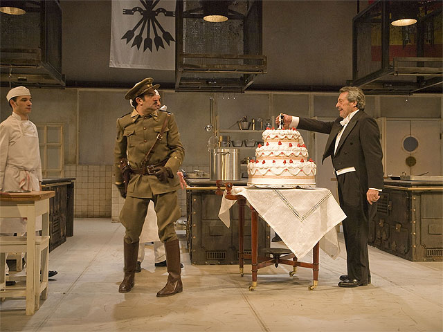 El Nuevo Teatro Circo acoge La cena de los generales, obra en la que Miguel Narros convierte el fin de la Guerra Civil en un disparate - 1, Foto 1