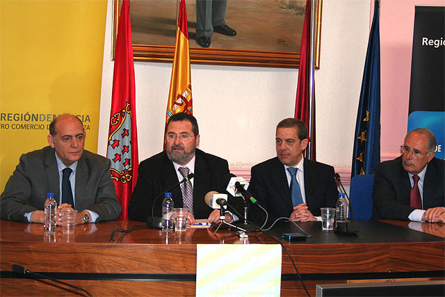 El director general de Comercio y el alcalde de Alcantarilla presentan la primera Gran Feria Outlet que se celebrará en el municipio los días 12, 13, 14 y 15 de marzo - 1, Foto 1