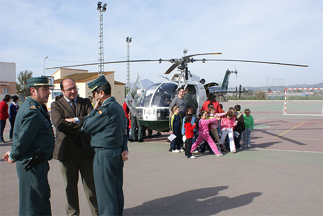 Exhibición de la Guardia Civil en el Colegio Purísima Concepción de Puerto Lumbreras - 3, Foto 3