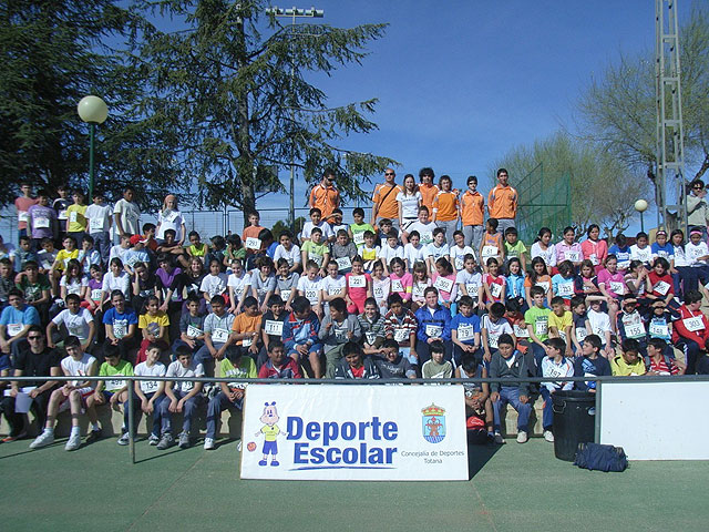 Ciento sesenta y tres escolares participaron en la Jornada de Atletismo de Deporte Escolar celebrada en el Polideportivo Municipal, Foto 1