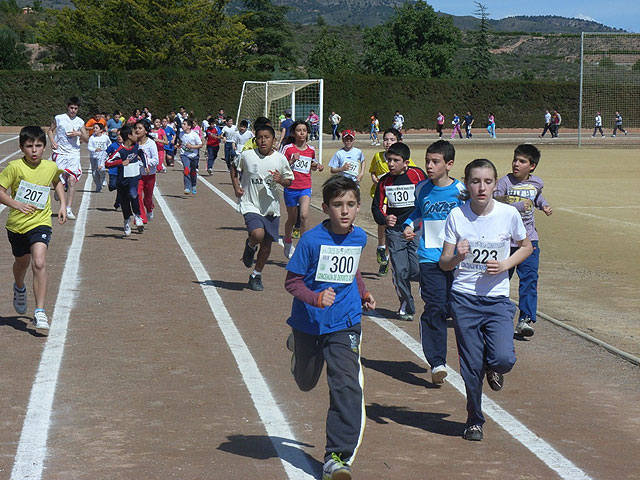 Ciento sesenta y tres escolares participaron en la Jornada de Atletismo de Deporte Escolar celebrada en el Polideportivo Municipal, Foto 4