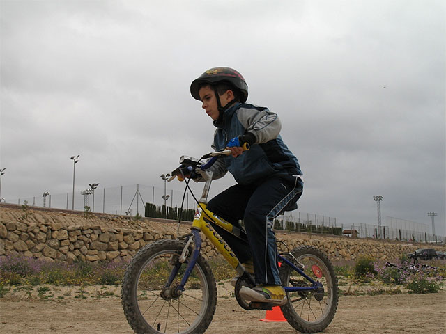 Ayuntamiento y  Peña Ciclista “Las Nueve” organizaron la jornada de febrero de la Escuela Deportiva Municipal de Ciclismo, Foto 3