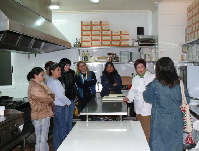 Quince mujeres inmigrantes han asistido a un curso de formación ocupacional sobre cocina - 1, Foto 1