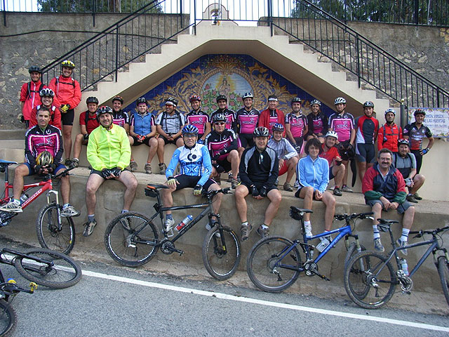 La concejalía de Deportes organiza una salida de bicicleta de montaña por los alrededores de la Playa de Castillitos, Foto 1