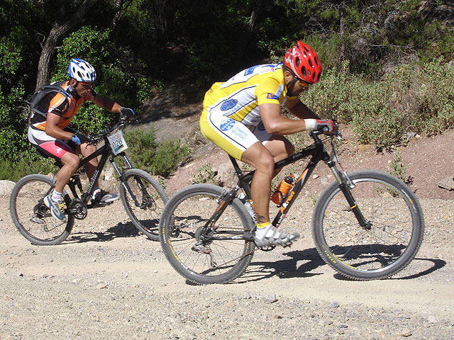 La concejalía de Deportes organiza una salida de bicicleta de montaña por los alrededores de la Playa de Castillitos, Foto 2