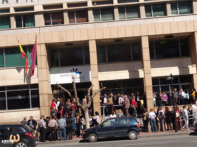 Concentración de los trabajadores de la Consejería de Sanidad y Consumo en repulsa por el suceso ocurrido en el Centro de Salud de Moratalla - 2, Foto 2