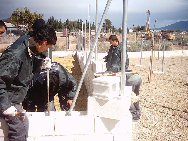 Los alumnos de la Escuela Taller “Las Monjas” realizan sus primeros trabajos de albañilería, Foto 3