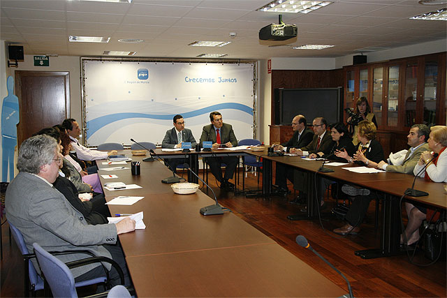 El PP denuncia que “Zapatero da la espalda a las familias” - 1, Foto 1