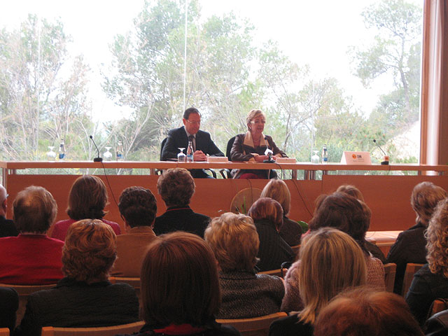 El Alcalde alaba el trabajo de los 74 centros de la mujer municipales para impulsar la igualdad entre géneros - 1, Foto 1