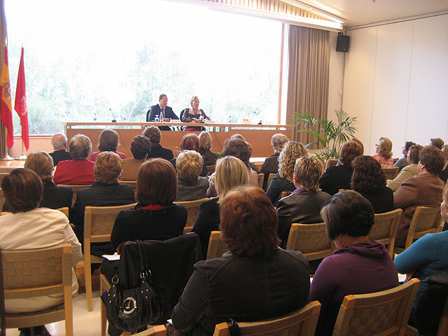 El Alcalde alaba el trabajo de los 74 centros de la mujer municipales para impulsar la igualdad entre géneros - 2, Foto 2