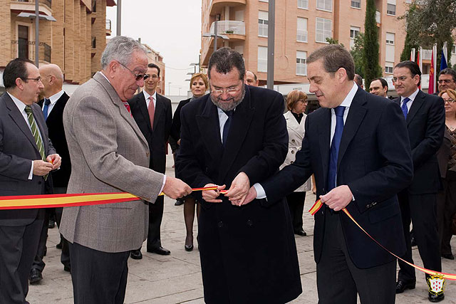 El director general de Comercio y Artesanía de la Región de Murcia y el alcalde de Alcantarilla inauguran la primera Gran Feria Outlet - 1, Foto 1