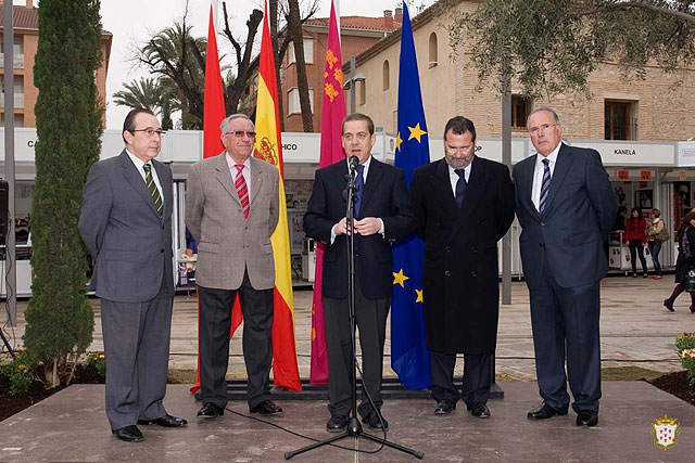 El director general de Comercio y Artesanía de la Región de Murcia y el alcalde de Alcantarilla inauguran la primera Gran Feria Outlet - 2, Foto 2