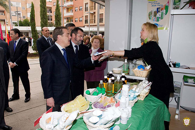 El director general de Comercio y Artesanía de la Región de Murcia y el alcalde de Alcantarilla inauguran la primera Gran Feria Outlet - 4, Foto 4