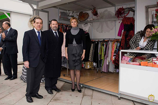 El director general de Comercio y Artesanía de la Región de Murcia y el alcalde de Alcantarilla inauguran la primera Gran Feria Outlet - 5, Foto 5