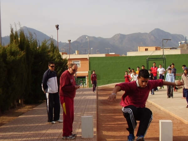 Ms de doscientos jvenes participan en las jornadas de atletismo, Foto 1