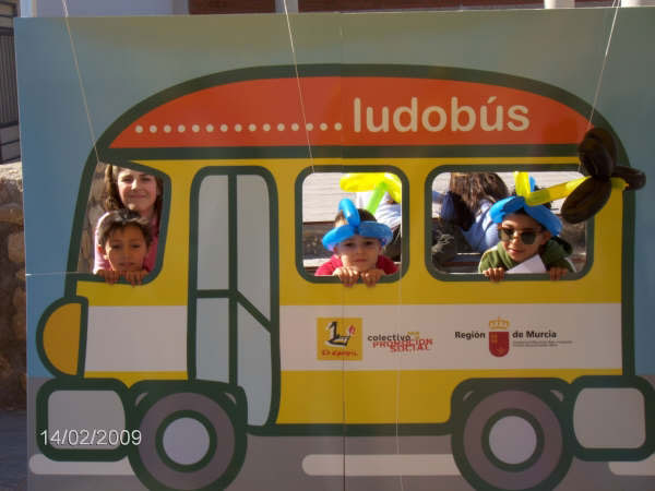 El colectivo “El Candil” realizará mañana sábado 14 de marzo actividades lúdicas y educativas en la Plaza de la Balsa Vieja, Foto 1