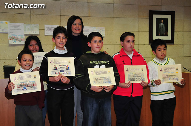 Entregan los premios del “III Concurso de Dibujo Infantil 2009 sobre Igualdad de Oportunidades y Coeducación”, Foto 1